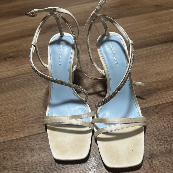 ONLY WORN ONCE VINCE CAMUTO HEELS - Picture 1 of 4